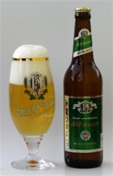 Specht Pilsner im Glas und in der Flasche