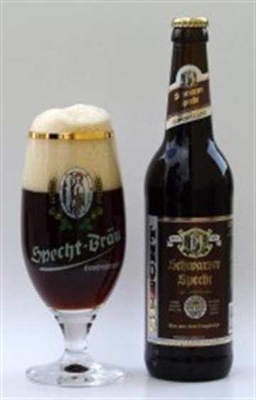 Schwarzer Specht Schwarzbier im Glas und in der Flasche